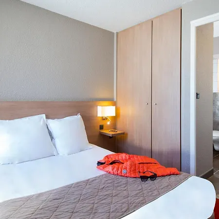 Hotel Sowell Le Pas Du Loup 3*